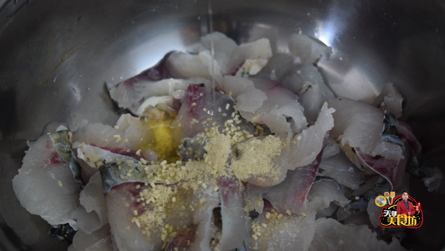 正宗家常酸菜鱼怎么做，正宗酸菜鱼怎么做好吃（每个步骤都讲得非常详细）