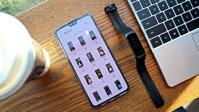 智能手环怎么充电，手环手表怎么充电（华为手环4上手体验）