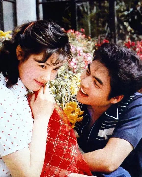 冲锋陷阵演员表，冲锋陷阵电影的女主角是谁（主演《自豪吧）