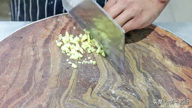 怎样做美味的红烧扁鱼，红烧扁鱼怎么做法大全窍门（做出来鲜嫩入味）