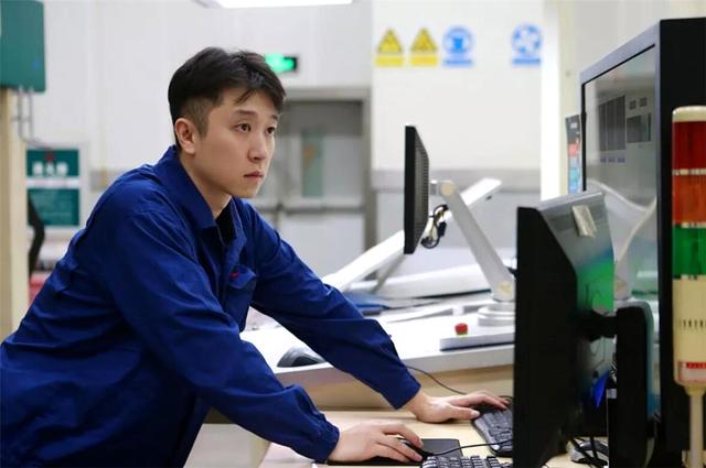 钞票纸是什么做的，钞票纸是什么做的啊（用“新疆棉”做的人民币）