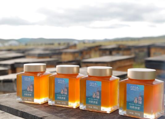 蜂蜜水卡路里多少，一杯蜂蜜水的热量是多少大卡（蜂蜜的热量是多少大卡）