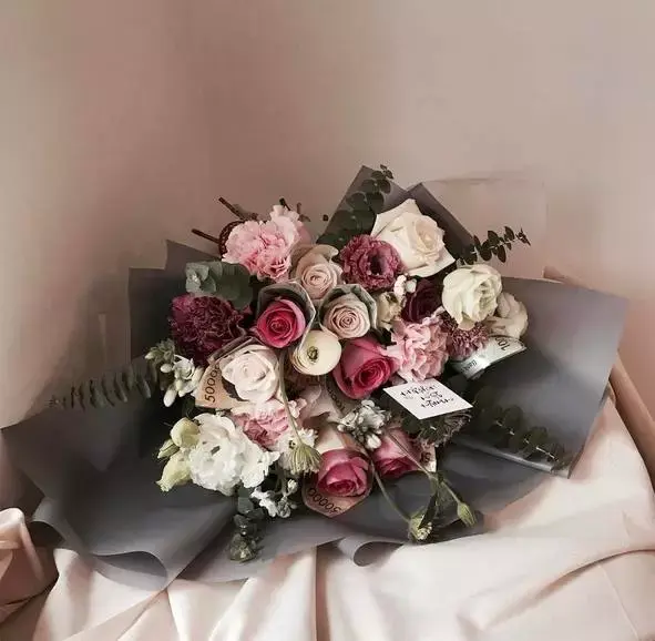 康乃馨的寓意是什么，鲜花康乃馨的寓意是什么（母亲节，为什么要送康乃馨）