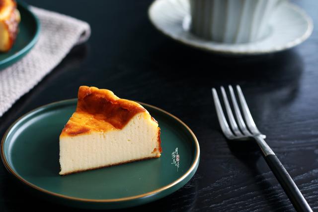 巴斯克芝士蛋糕，巴斯克芝士蛋糕的做法（火遍全网的巴斯克蛋糕）
