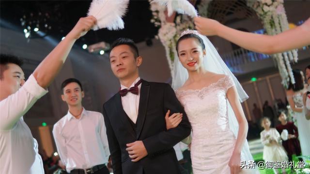 一定要注意伴娘礼服礼仪，伴娘应注意什么（婚礼当天新娘应该注意的仪态细节）