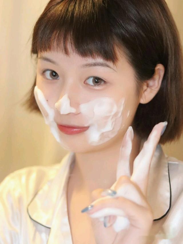 花印洗面奶是氨基酸吗，花印氨基酸洗面奶成分（适合油皮的4款洗面奶）