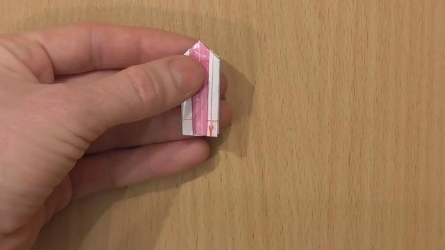 简单的折纸玫瑰戒指,带你学习如何折纸戒指的方法 简单的折纸玫瑰戒指,带你学习如何折纸戒指的方法