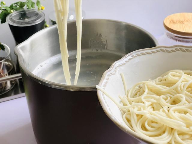 怎样做鸡汤面才好吃，十分钟就能给身体充满能量