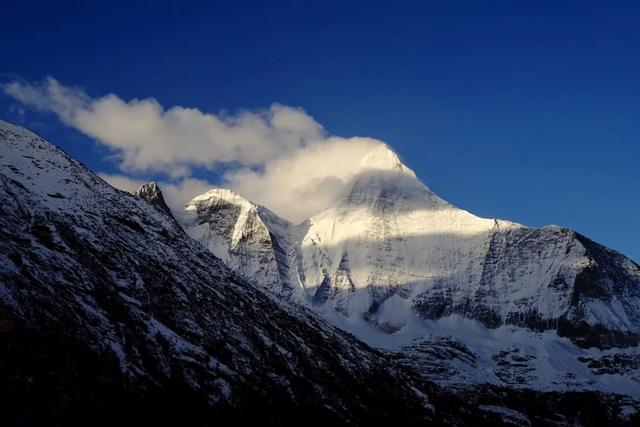 稻城在哪，亚丁稻城在哪（在稻城亚丁，满载一身春色而归）