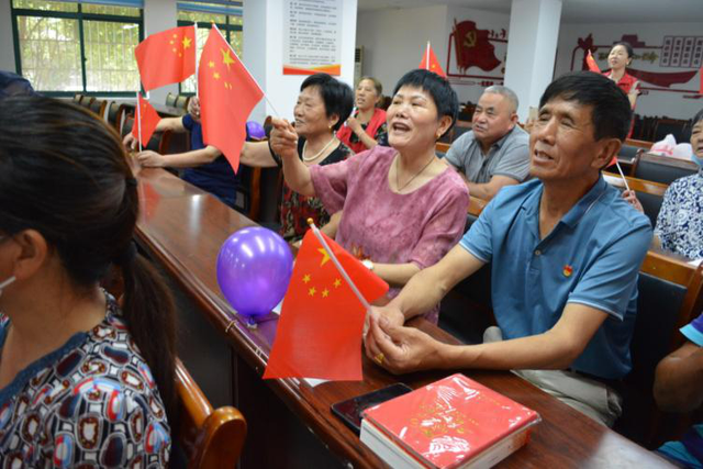 会议室怎样用气球布置，会议气球布置图片（佛祖岭A区“百年芳华·红心向党”庆党百年系列活动）