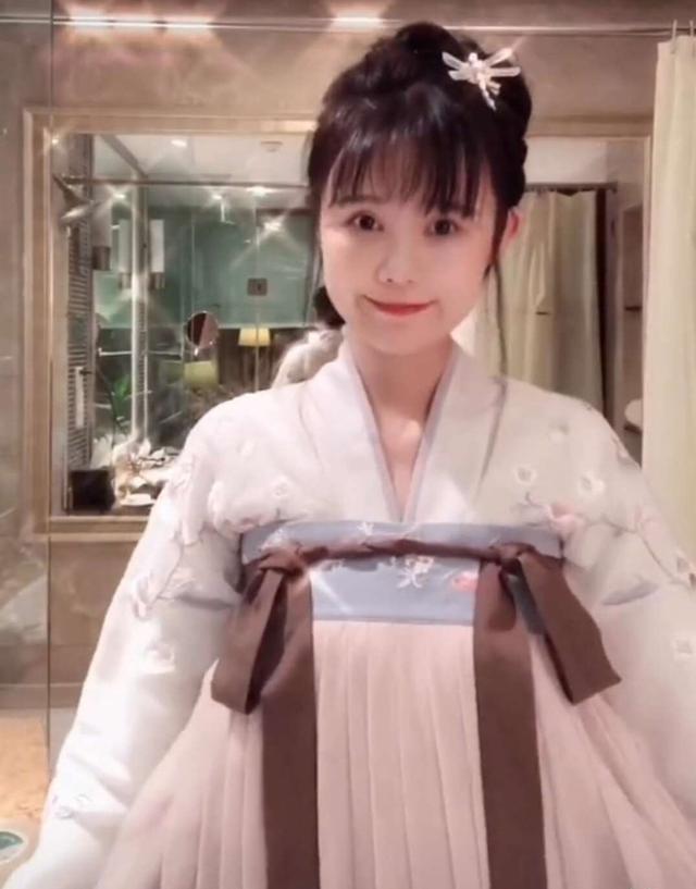 汉服襦裙如何穿，汉服襦裙如何穿好看（汉服娘安利：不用放掉神器）