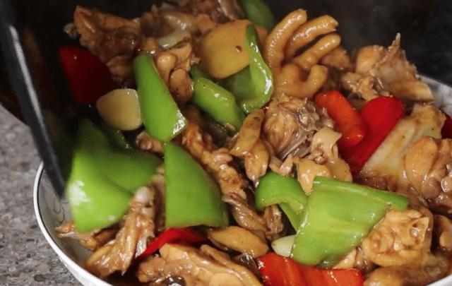 鸡皮怎么做好吃，鸡皮怎么做好吃又简单的做法视频（鸡皮同样美味可食用）