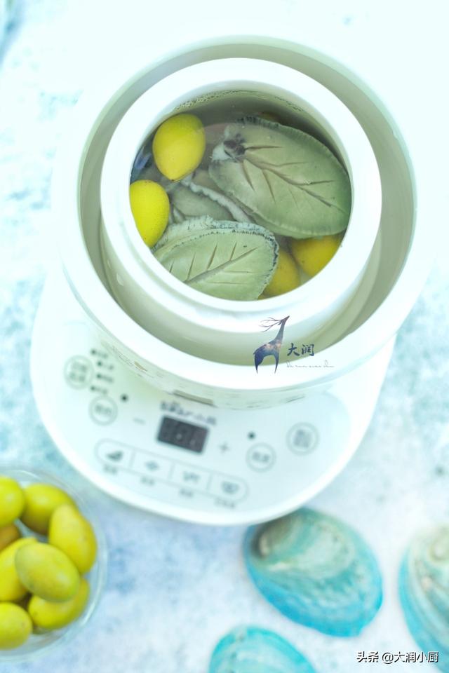 煮鲍鱼为什么水是蓝色，鲍鱼焯水水变蓝（青榄的功劳可不少）