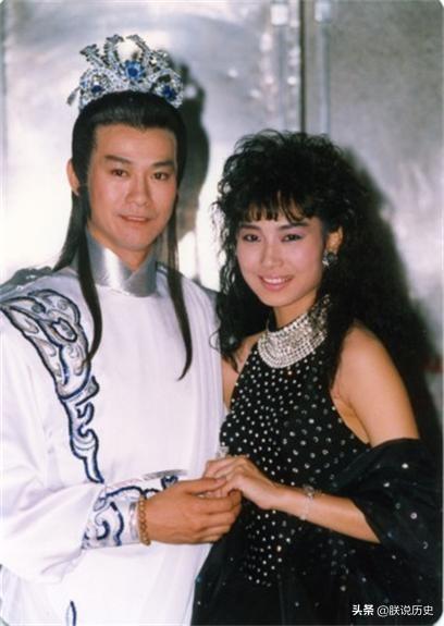 邝美云年轻时图片，邝美云年轻时图片 视频（半个娱乐圈的大佬都跟她合影过）