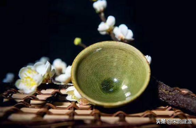 建盏怎么养，金盏建盏怎么养（养盏的过程中能得到什么）