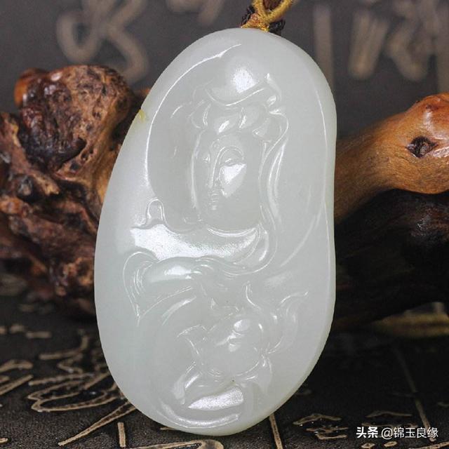 翡翠和玉的区别，翡翠和玉的不同点（翡翠与玉的区别）