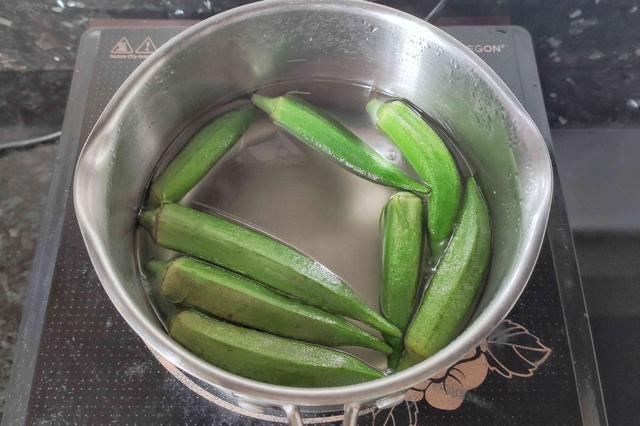 秋葵的做法大全秋葵炒鸡蛋的做法_炒鸡蛋秋葵的做法大全家常，秋葵怎么做才好吃家常做法怎样挑选秋葵（鸡蛋和它一起炒）