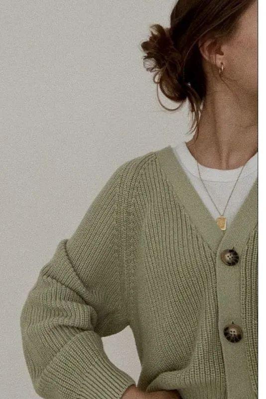 橄榄绿是什么颜色，翡翠橄榄绿是什么颜色（橄榄绿正在悄悄的流行…）