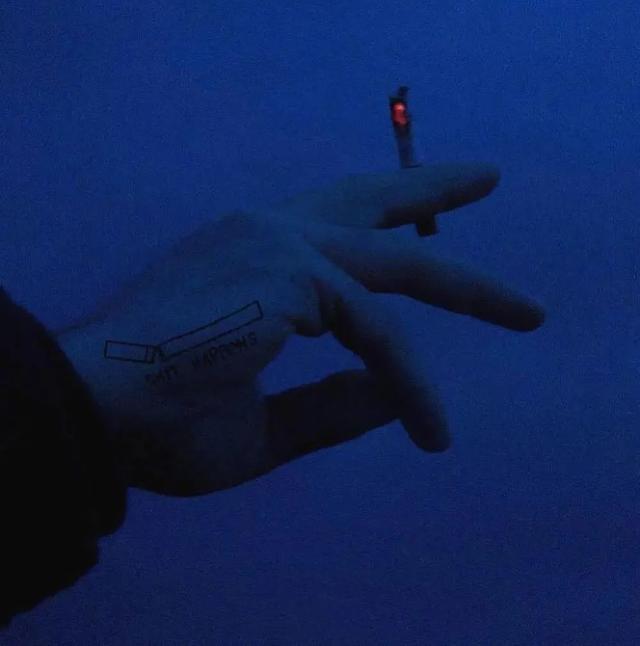 蓝色背景图，蓝色背景图片竖版（蓝色系朋友圈背景图）