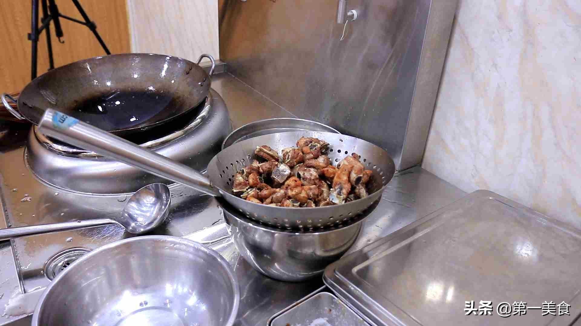 番茄酱排骨的做法步骤是什么，番茄酱排骨怎么做（厨师长教你一道糖醋排骨）