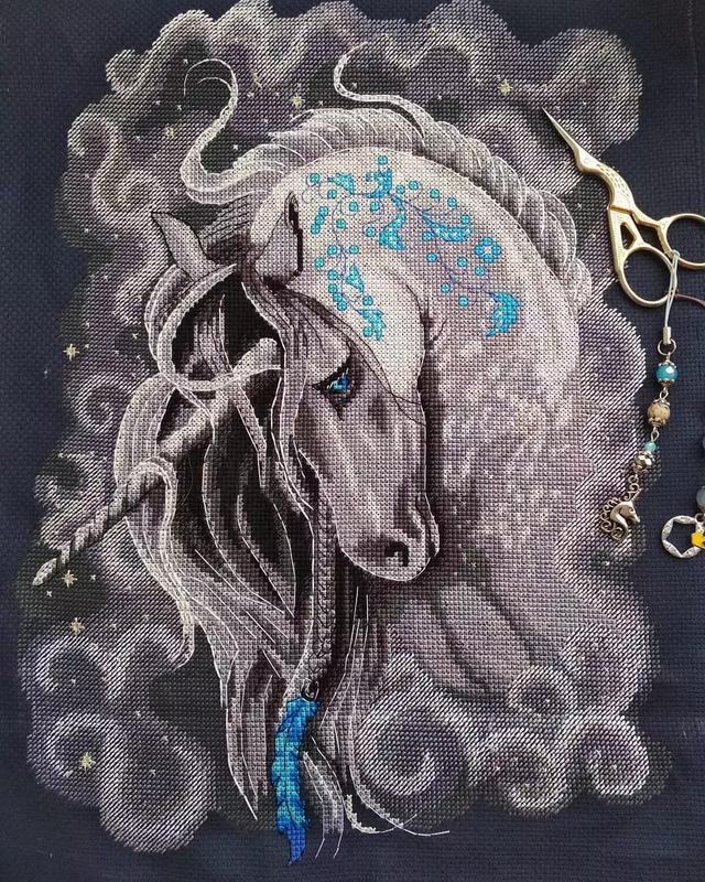 【十字绣枕头图案】哪些十字绣枕头图案好看，手工十字绣枕头图案大全（35款十字绣作品大赏析）