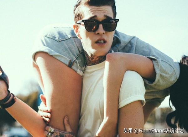 送花贺卡的情话，情人节送花贺卡简短情话（给女朋友的道歉送花祝福语）