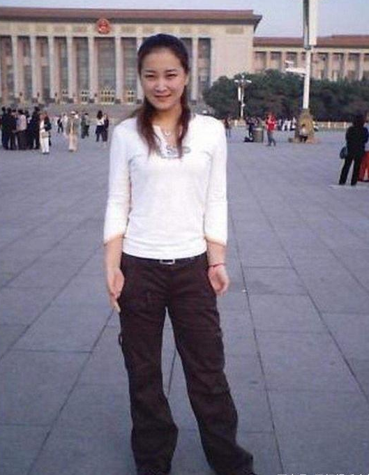 冯巩贾玲演的电影叫什么名字，贾玲和冯巩演的电视剧（李焕英》背后的悲伤故事）