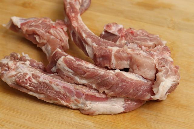 炖排骨汤的做法，如何炖排骨汤呢（记住“1泡2炒3焖”）