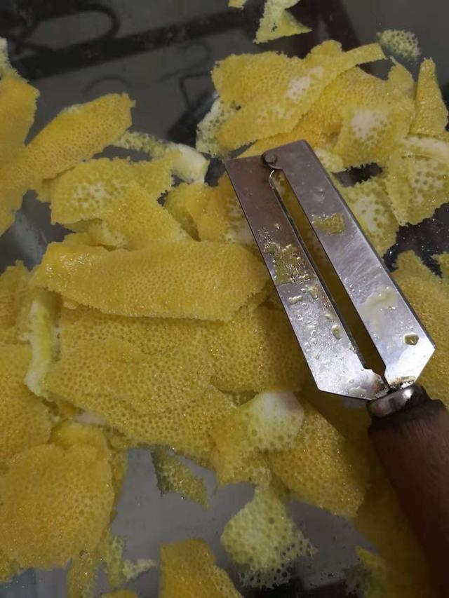 柚子皮能炒菜吗，柚子皮能炒菜吗（居家特色小菜可以有）