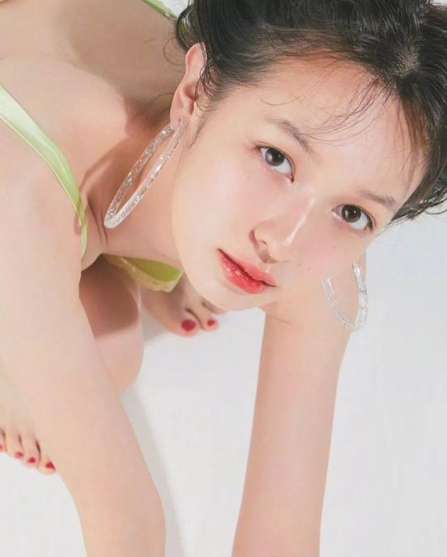 亚洲女生纯情脸，欧美女生性感身材，亚洲魔性笑容（你是高级脸还是纯情脸图片）