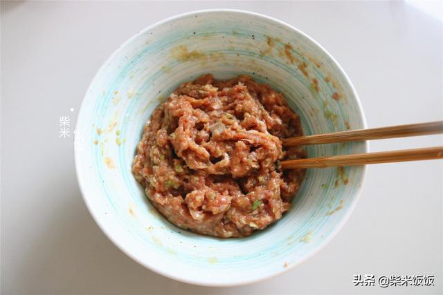 馄饨馅的做法，馄饨馅的做法和配料（跟87岁奶奶学调馄饨馅）