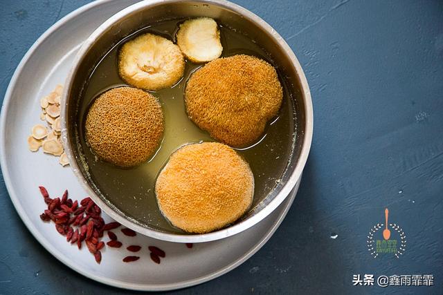 鸡汤怎么炖最补血 试试这道猴头菇炖鸡汤，鸡汤怎么炖最补血（推荐一道养生膳食）