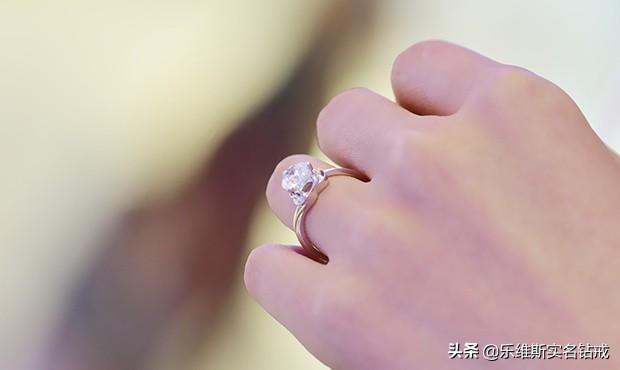 正确的戒指佩戴方法，戒指的正确佩戴方法女（不同的佩戴指法有哪些不同的意义）