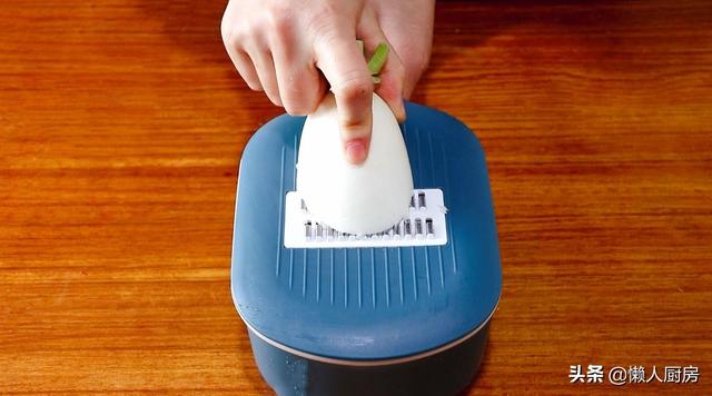 水煮丸子的做法猪肉丸子，丸子汤怎么做好吃又简单（鸡脯肉做丸子吃着太柴）