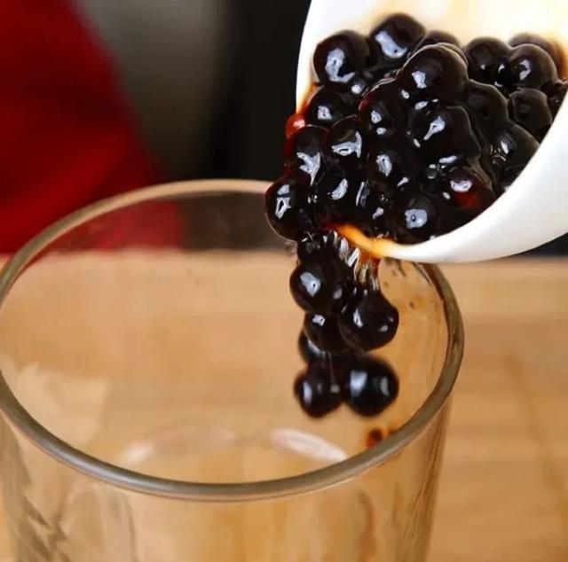 过期的彩妆眼影属于什么垃圾，过期的彩妆眼影属于什么垃圾分类（垃圾分类图鉴，女生必看指南）