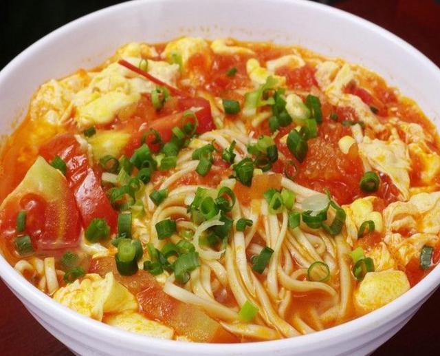 西红柿鸡蛋手擀面，怎样做美味的西红柿鸡蛋毛豆手擀面（做上一锅西红柿鸡蛋手擀面）