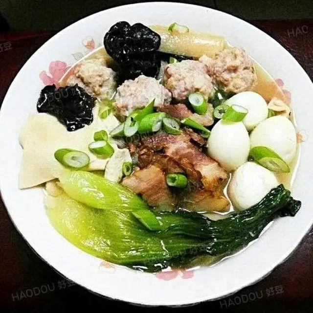 鲫鱼杂烩汤做法步骤，鲫鱼汤的做法简单又好吃（六合头道菜，排名不分先后）