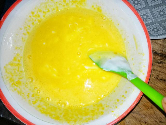 做冰淇淋的方法，做冰淇淋怎么做最简单的方法（想吃冰淇淋不用出门买）