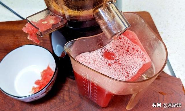 网红切西瓜方法，切西瓜的视频火了（韩国大妈教我的切西瓜方法）