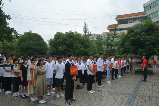成人礼祝福短语，成人礼简短祝福语（以梦为马）