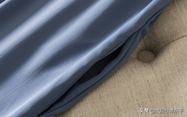 如何缝制真丝衣服，如何缝制真丝面料（自己做一件醋酸面料的连衣裙）