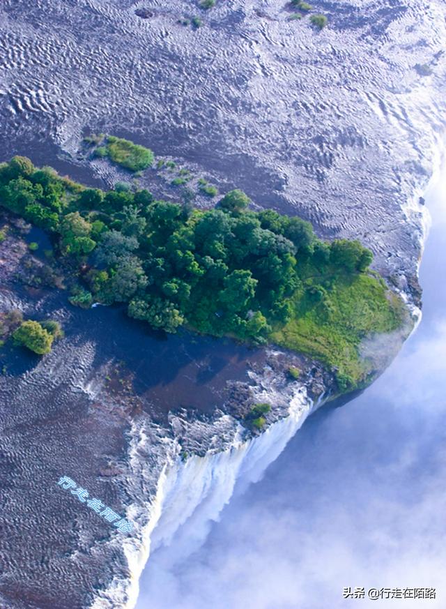 维多利亚大瀑布，维多利亚瀑布（平均每秒935吨流量）