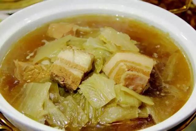 藏族吃猪肉吗，藏族吃不吃猪肉（传承三百载：喇嘛可以吃肉吗）