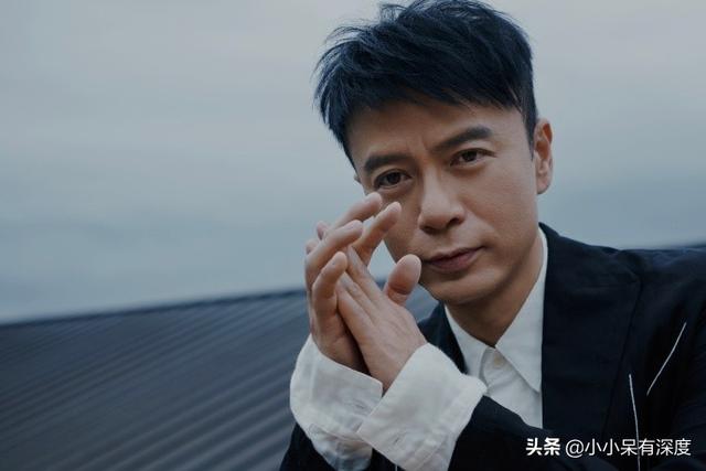 李克勤 - 再见演奏厅歌词是什么，李克勤红日原唱（李克勤老婆不仅低调）