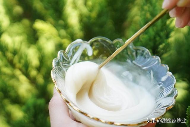 蜂蜜变成白色膏状，蜂蜜变成白色膏状还能吃吗（凝固的蜂蜜还能不能吃）