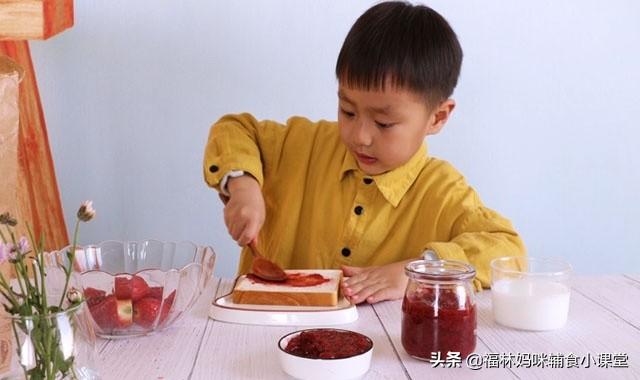 草莓酱怎么吃最好吃，草莓酱怎么吃好吃呢（酸甜可口、营养美味）