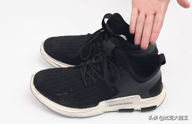 浴室水垢怎么清除，怎么去除卫生间的水垢小窍门（轻轻一擦水垢全去除）