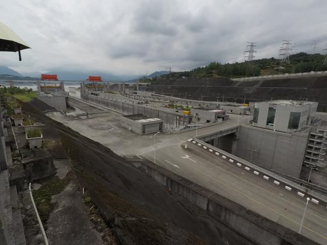 三峡大坝在哪里，四川三峡大坝在哪里（全方位展现三峡大坝的雄伟壮观）