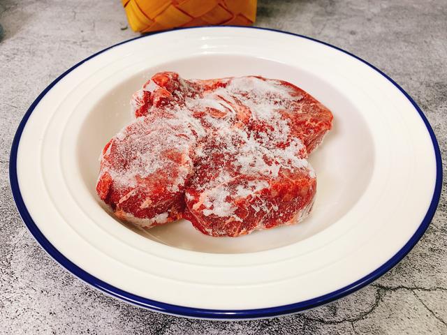 牛肉解冻妙招，老屠夫教我的解冻肉绝招