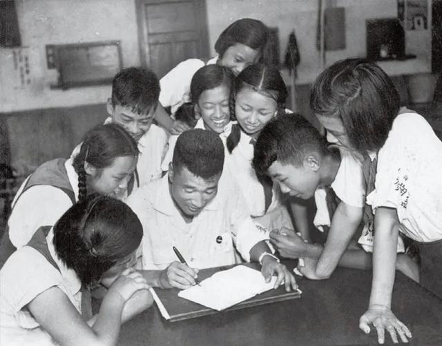 木行念什么，一个木字旁一个行念什么（“三毛”究竟经历了什么）